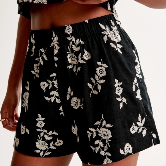 NEW shorts set from Abercrombie - Picture 2 of 10
